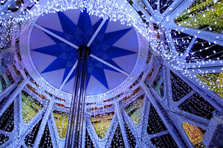 Illustration for article titled Tokyo Xmas Light Shows Overload Senses, Power Grid